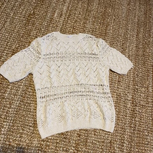 Zara topp! - Säljer denna snygga topp från Zara, helt oanvänd