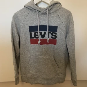 Levi’s hoodie - Väldigt fint skick.