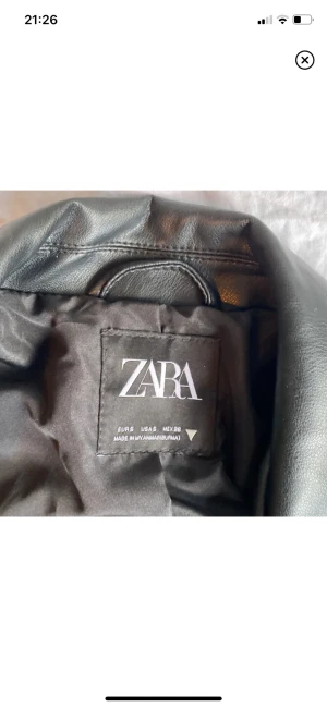Zara jacka  - Säljer denna jacka är inte ekta skinn ❤️kostade runt 600kr när jag köpte den ❤️om man vill ha mer bilder kontakta 😊är ca 2 år gammal men andvänd fåtal gånger ❤️pris kan diskuteras ❤️