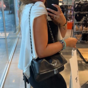 Zadig väska - Endast testad, inga defekter och medföljer även  ett långt band till 