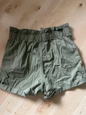 Shorts  - Shorts från H&M har knappts används stl 44