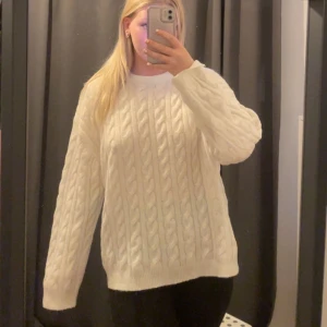 Stickad tröja  - Säljer denna mysiga tröjan från lager 157 för att den aldrig får någon användning