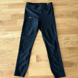 Träningstights - Nästintill oanvända träningstights från under Armour. Strl S