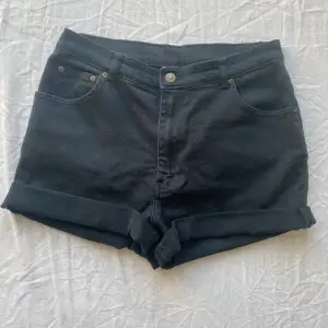 Mörkgröna shorts