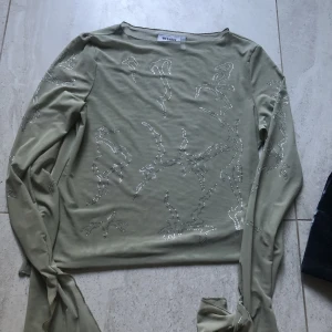 Tröja  - Ganska genomskinlig 
