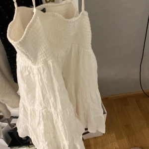 Zara klänning - Jätte fin zara klänning som inte kommer till använding! Den är fint skick💓 tryck på köp nu💓
