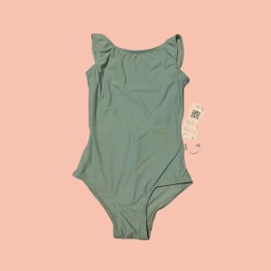 Balettdräkt - Slutligen är det den här underbaringen-in o kolla mina andra dräkter också! Tyvärr är den för liten för mig men den är HELT ny och oanvänd så jag hoppas den kan få en ny ägare!🫶storleken är s men skulle säga att den är mer mot xs!