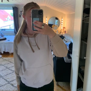 Nike hoodie - Säljer denna fina flerfärgade Nike hoodien i storlek XS💖Nypris ca 650 men säljer för 250kr😊