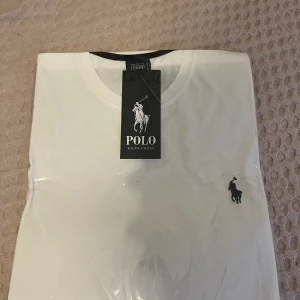 Helt ny polo t-Shirt - Ralph lauren t-shirt Storlek M