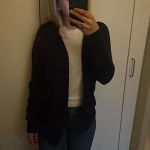 Kofta - En marinblå kofta från Amalia, jättefint skick.