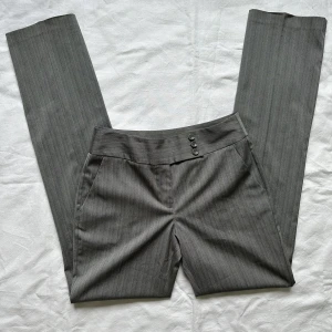 Kostymbyxor  - Långa vintage kostymbyxor, passar till 34-36