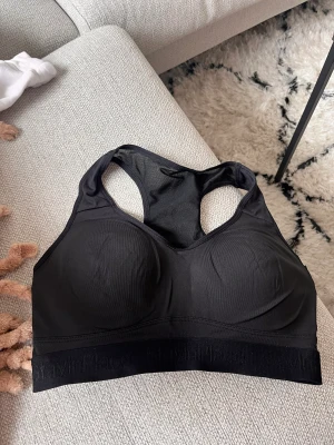Sport BH - Oanvänd Sport BH, köptes för 250kr