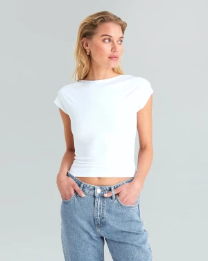 Topp med öppen rygg💗 - Superfin vit topp med öppen rygg, endast använd nån enstaka gång- nyskick. Köpt för 259. Bara att skriva vid frågor💗slutsåld på hemsidan 