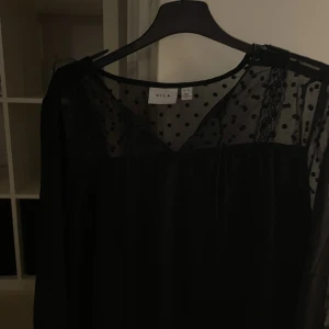 Blus - En blus från vila som precis är köpt och använd en gång i storlek 38