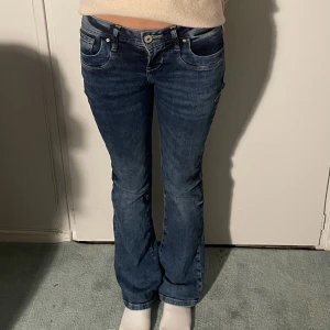 LÅGMIDJADE LTB JEANS - Lågmidjade Ltb jeans i mycket bra skick!! Storlek 24x30💝