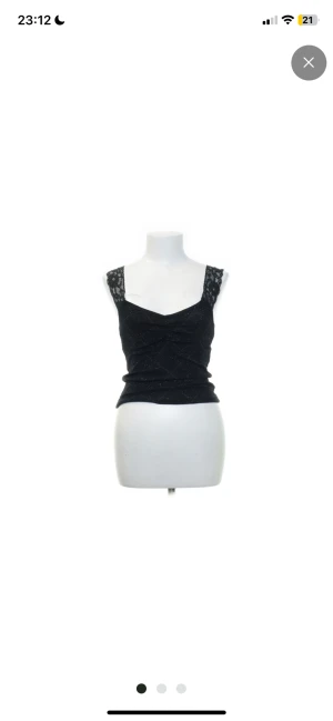 Festtopp  - Glittrig festtopp köpt second hand men i bra skick! 