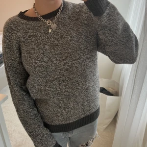 Tröja - Stickad tröja från Club Monaco i storlek M