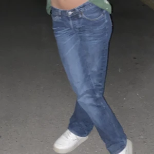 lågmidjade vintage jeans - ett par så fina levis vintage jeans som inte kommer till användning, kan diskutera pris för snabb affär