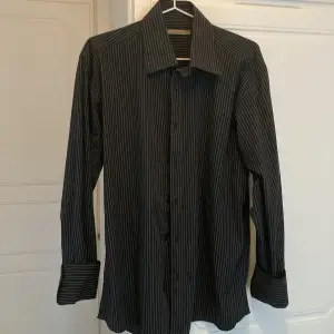 Supersnygg skjorta med pinstripe-mönster 