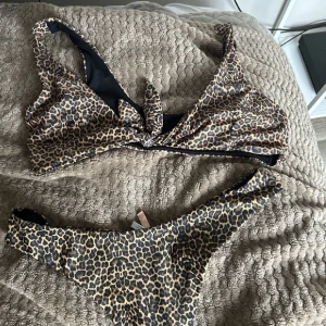 Bikini  - Jätte fin bikini från nelly , har knappt använt den (inköpt förra sommaren)  Överdel i L  Underdel i Xl