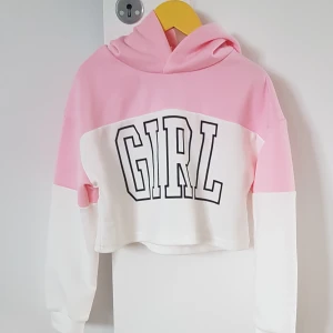 Tröja - En helt ny tröja. 140 storlek.