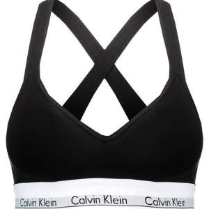 Säljer denna bh från Calvin Klein då den inte passar längre, använd ett fåtal gånger💕