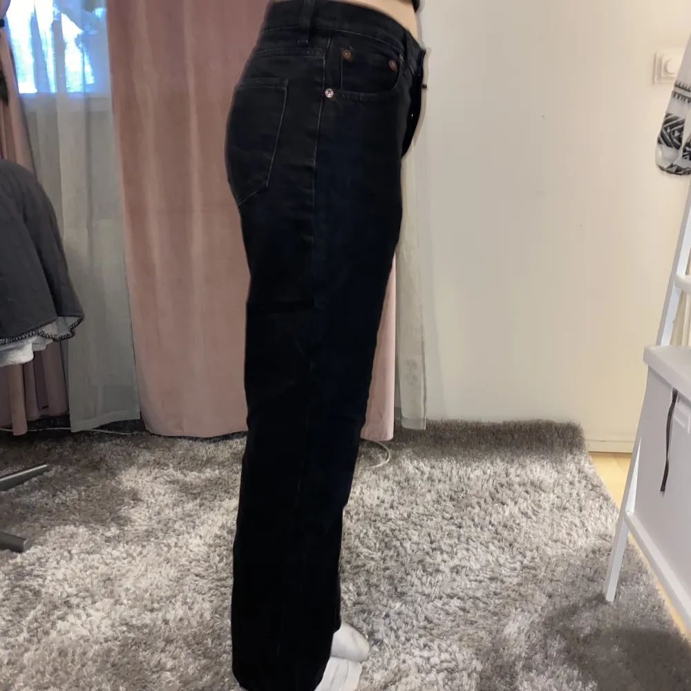 Svarta oanvända jeans från zara i storlek 40!. Jeans & Byxor.