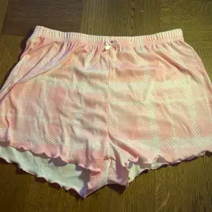 gulliga pjamas shorts med rosett på, använt bara några gånger 💗