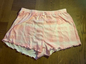 pjamas shorts - gulliga pjamas shorts med rosett på, använt bara några gånger 💗
