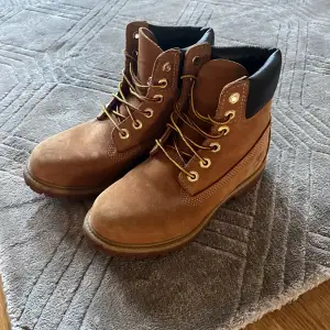 Timberland klassiska skor i storlek 36. Dom är i nyskick.