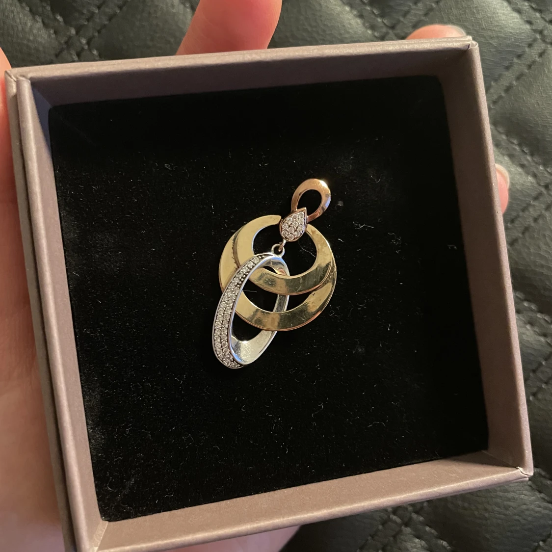 Berlock för ett halsband 