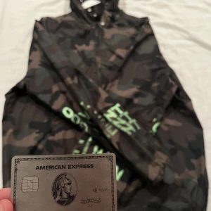 Valentino Windbreaker  - Size M fits L Cond 8/10  Inga hål!  2990:-