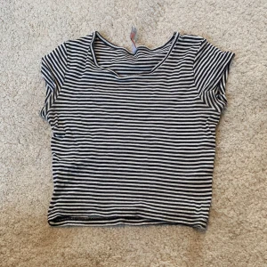 Randig croptop - En helt vanlig randig crop top 💓