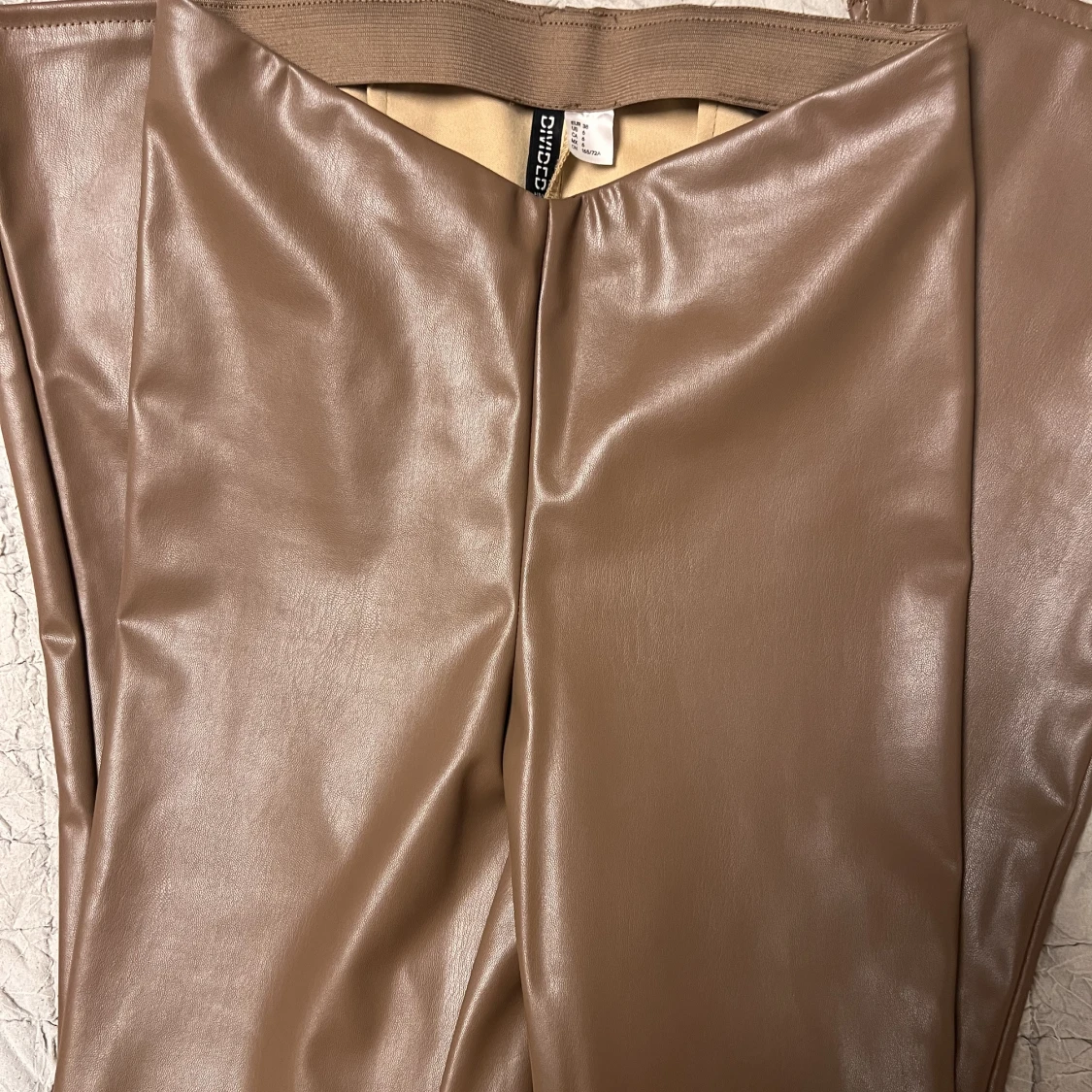 H&M slutsåld modell strl 38.