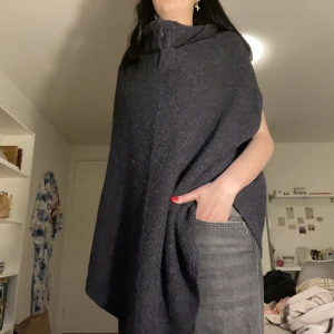 Mjuk poncho i bomull-G star - I bra skick och väldigt mysig och skön på vintern!