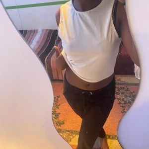 En vit fest topp  - En festlig vit topp. Aldrig använd🤍 Inga synliga fel finns