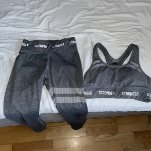 Grått träningsset från Stronger! - Säljer mitt fina träningsset nu eftersom att jag har växt ur det, priset kan diskuteras 