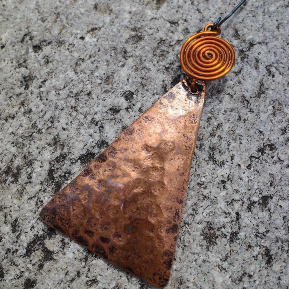 Vintage Copper Earring Set  Hand hammered Geometric Shape. Funky Spiral Coil Motif. Metal Hook Closure.   Made in Chile.  #earrings #jewelry #copper #metal. Accessoarer.