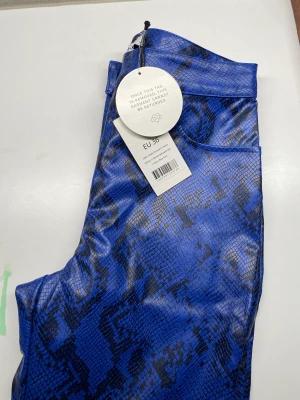 Nakd byxor  - Aldrig använda, raka i modellen