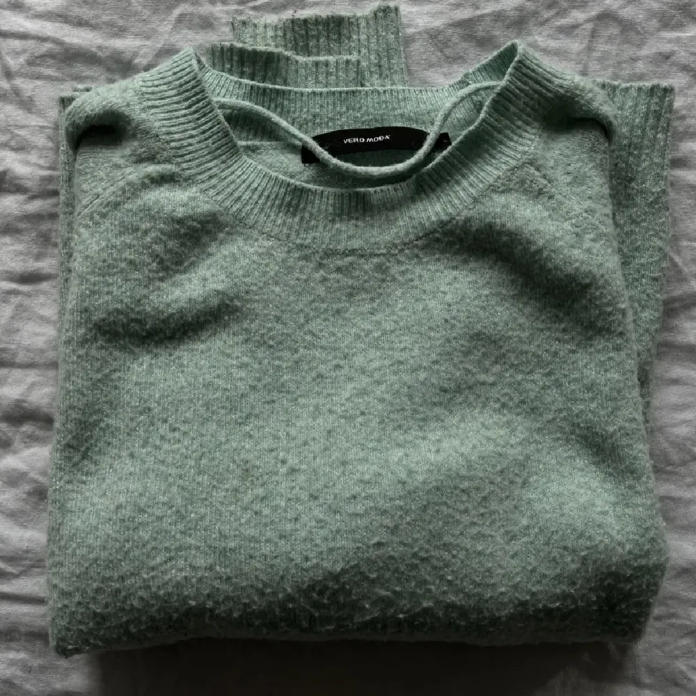 Super fin grön stickad tröja från veromoda i storlek L (liten i storleken). Stickat.