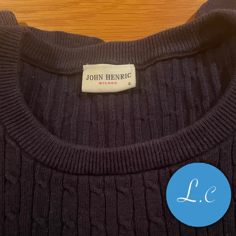 Kabelstickad tröja från John Henric | Storlek L | Inga skador eller liknande - 299kr  . Hoodies.