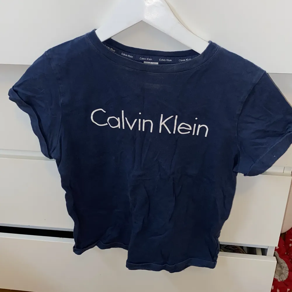 T-shirt från Calvin klein Storlek xs. T-shirts.