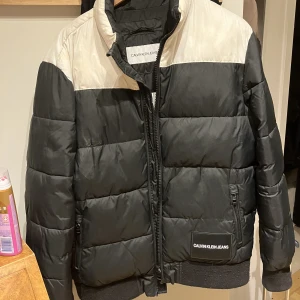 Calvin klein jacka - Bra Skick