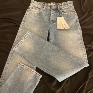 Zara straight jeans  - Aldrig andvända och säljs inte längre på zara💕