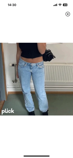 Jeans  - Jeans från weekday ”Arrow Low Straigth Jeans”🩵 Använd ett fåtal gånger, säljer pga lite för korta🩷