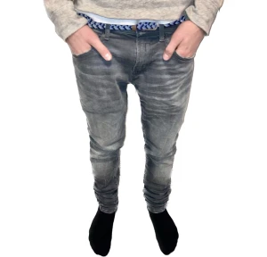 Replay jeans - Säljer dessa sjuka replay jeans utan några defekter i riktigt fet färg! Slim fit modell! Nypris: ca 1800 Vårat pris: 649 (Går att diskutera)
