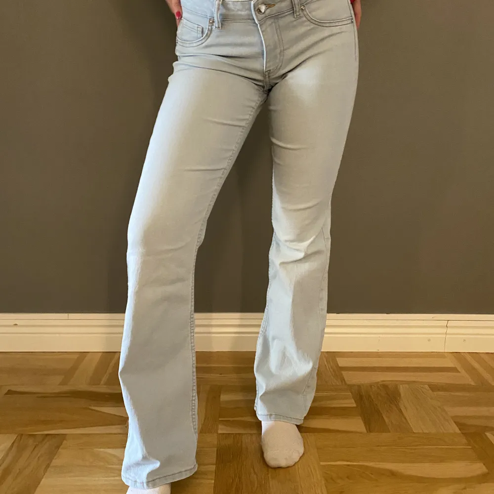 Söta jeans från H&M, storlek 36 😋. Jeans & Byxor.