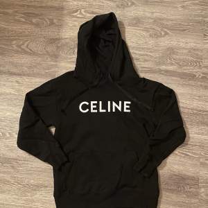 Säljer helt oanvänd Celine hoodie , storlek s, 10/10 kvalitet och väldigt bra pris. 1:1