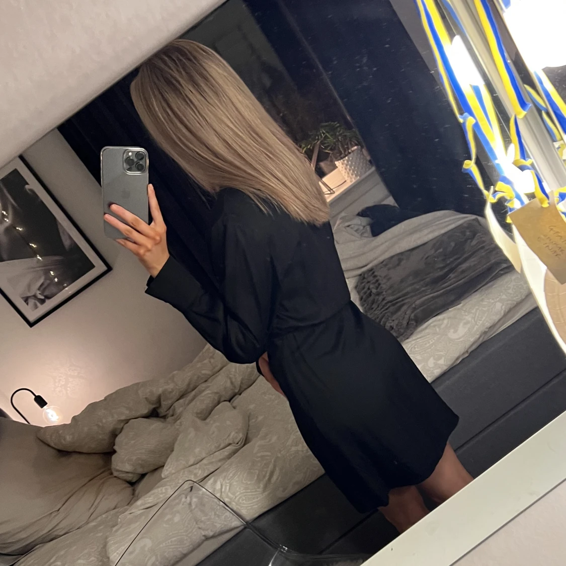 Svart satinklänning - 90