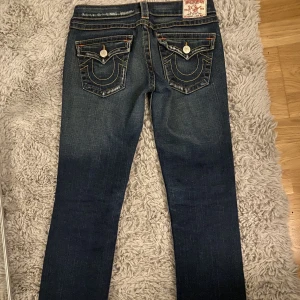 True religion jeans  - True religion jeans, jättebra skick, knappt använda, säljer för att dem inte används💓 skriv privat för direktpris